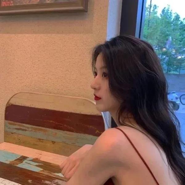 不装了，我比英雄还强